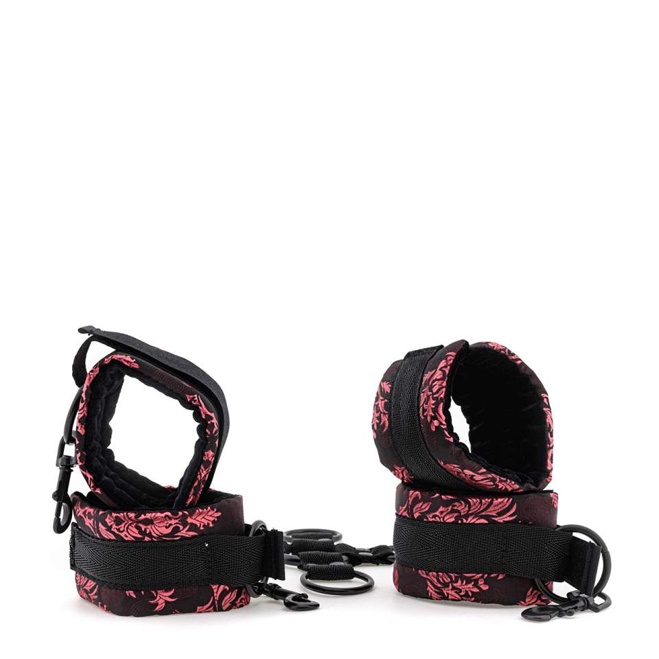 Czarno-czerwony zestaw kajdanek na kostki i nadgarstki