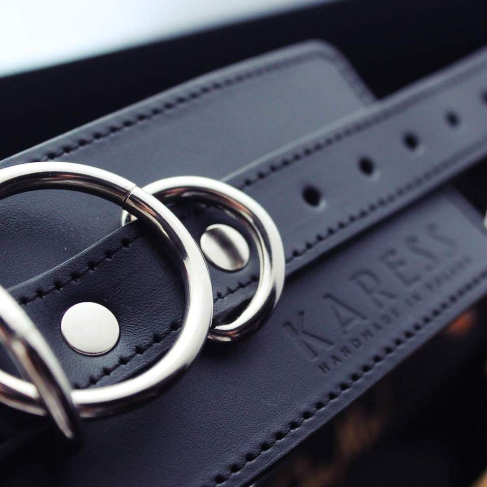 Czarne kajdanki skórzane Karess Megan