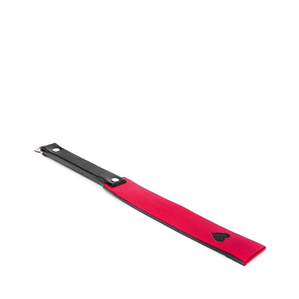 Mała czerwona skórzana packa z sercem dla kobiet i mężczyzn – 38 cm