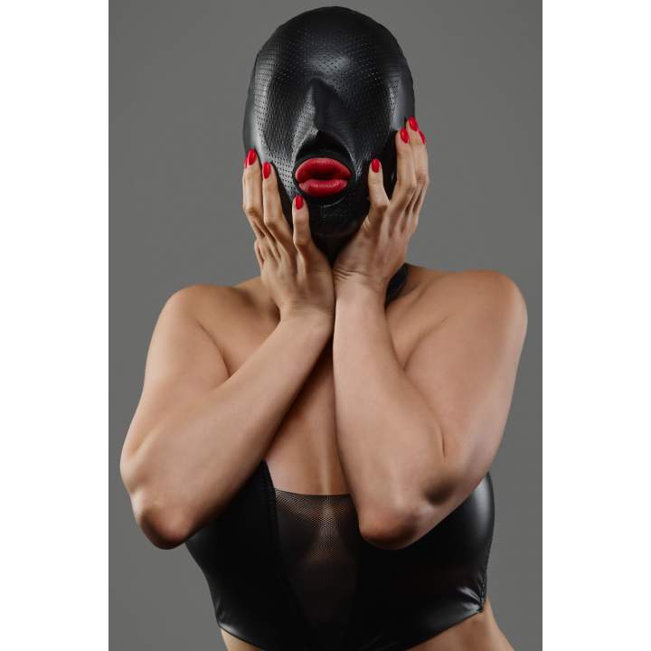 Maska czarna z wetlooka zapinana na kluczyk marki Demoniq