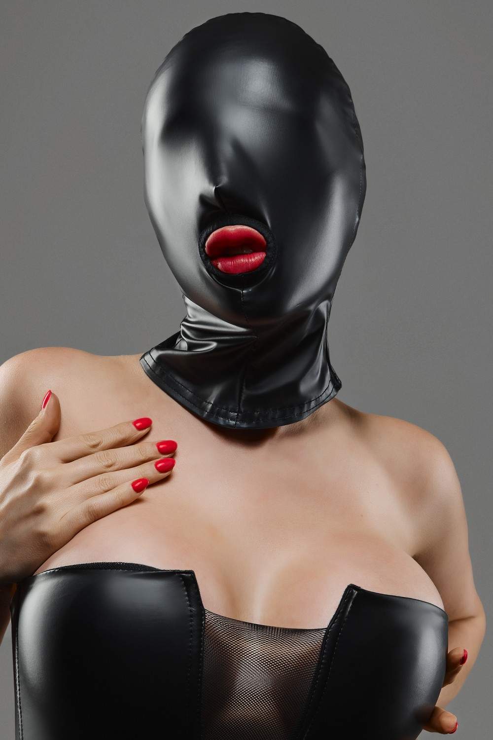 Maska czarna z wetlooka marki Demoniq Domination