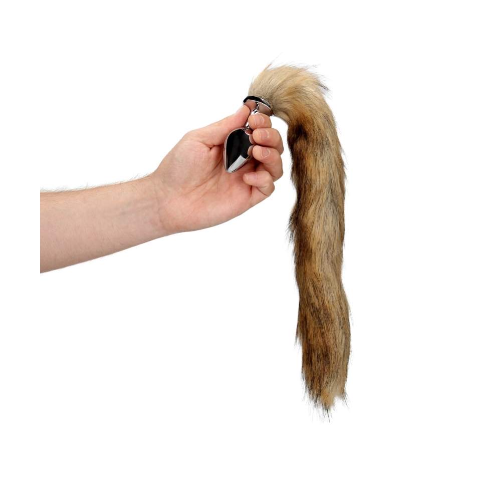 Lisi ogon w kolorze rudym z metalowym plugiem analnym