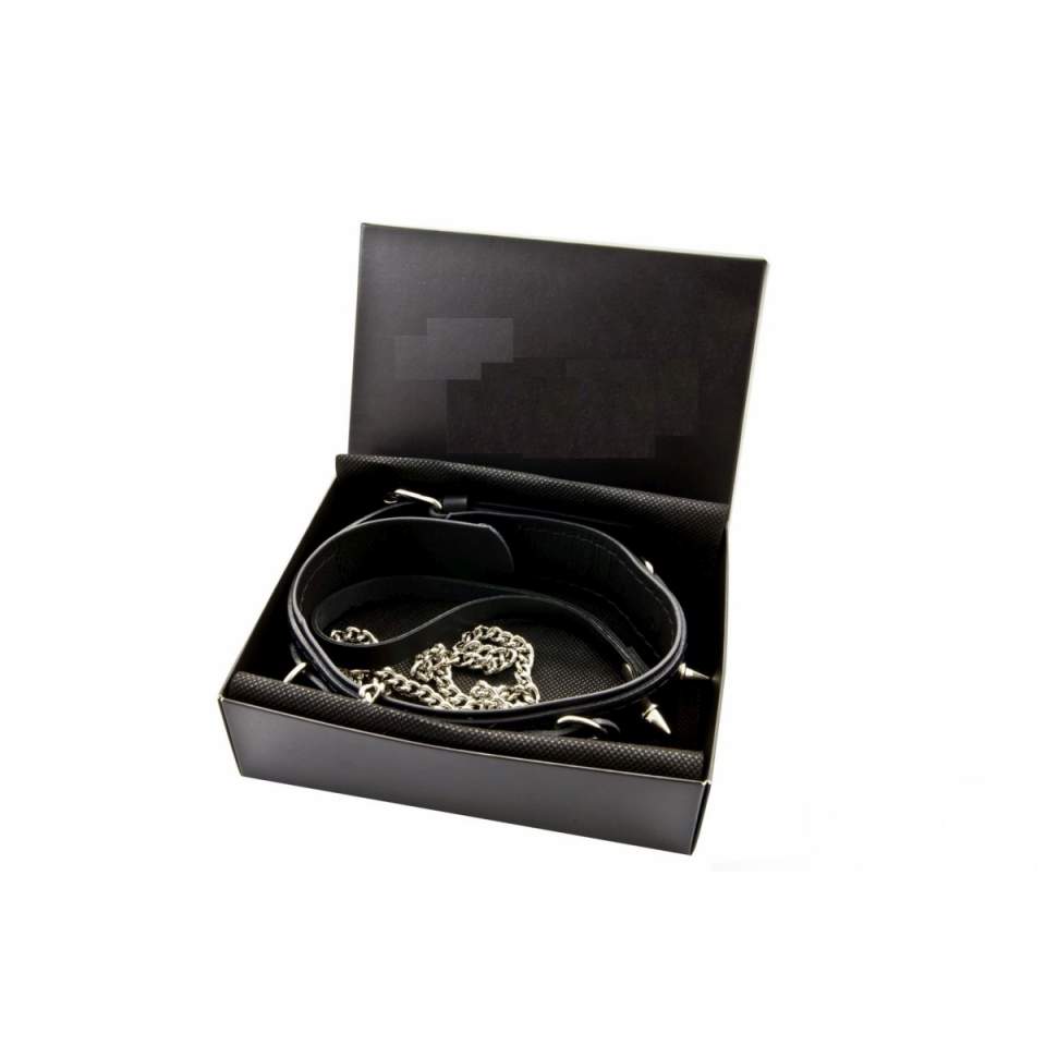 Czarna, skórzana, bogato zdobiona obroża ze smyczą – max. 50 cm