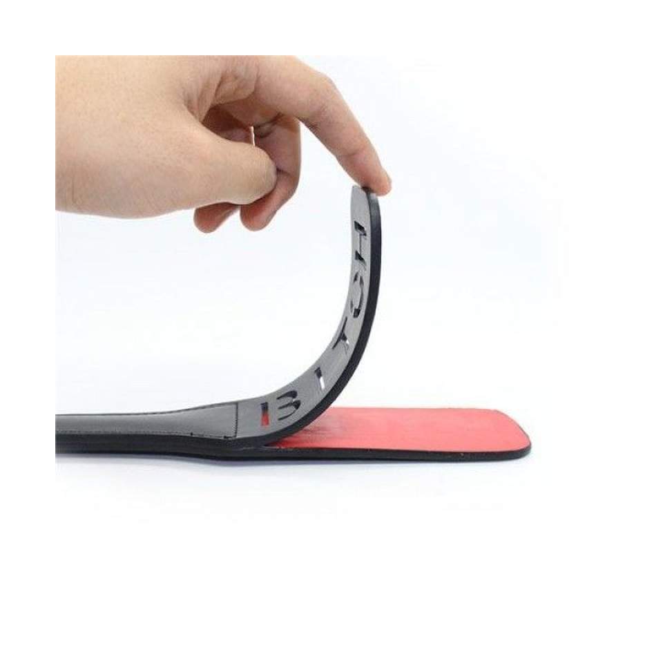 Czarna skórzana packa z napisem 'Bitch'