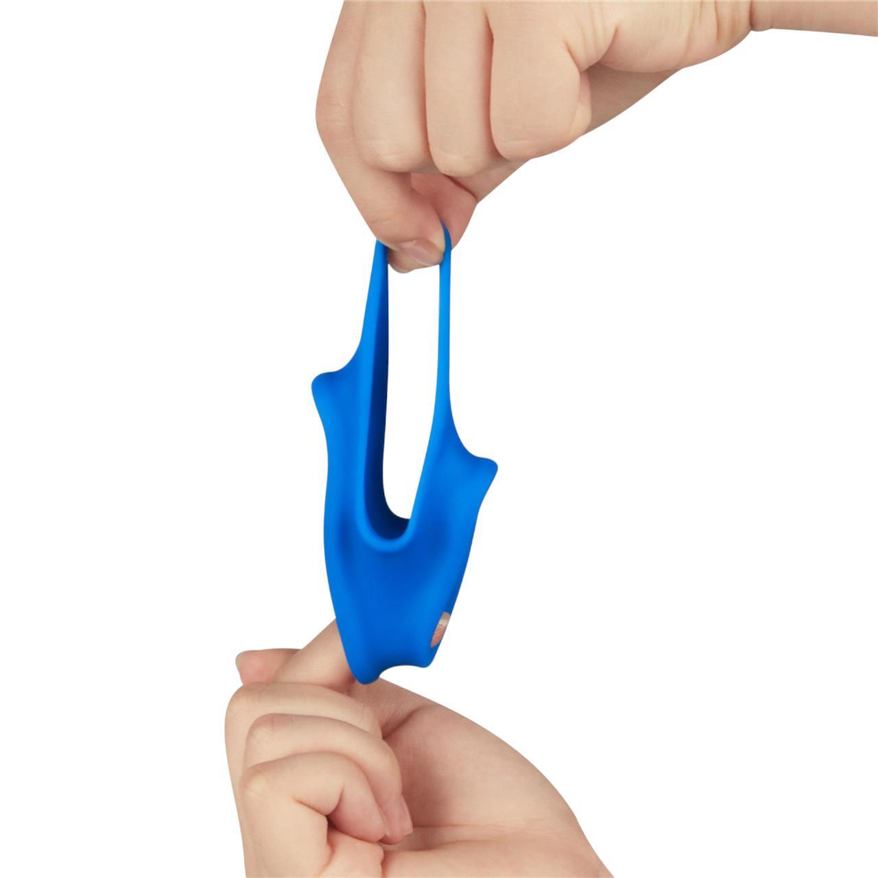 Pierścień erekcyjny wykonany z silikonu- trzy otwory dla stymulacji członka i jąder