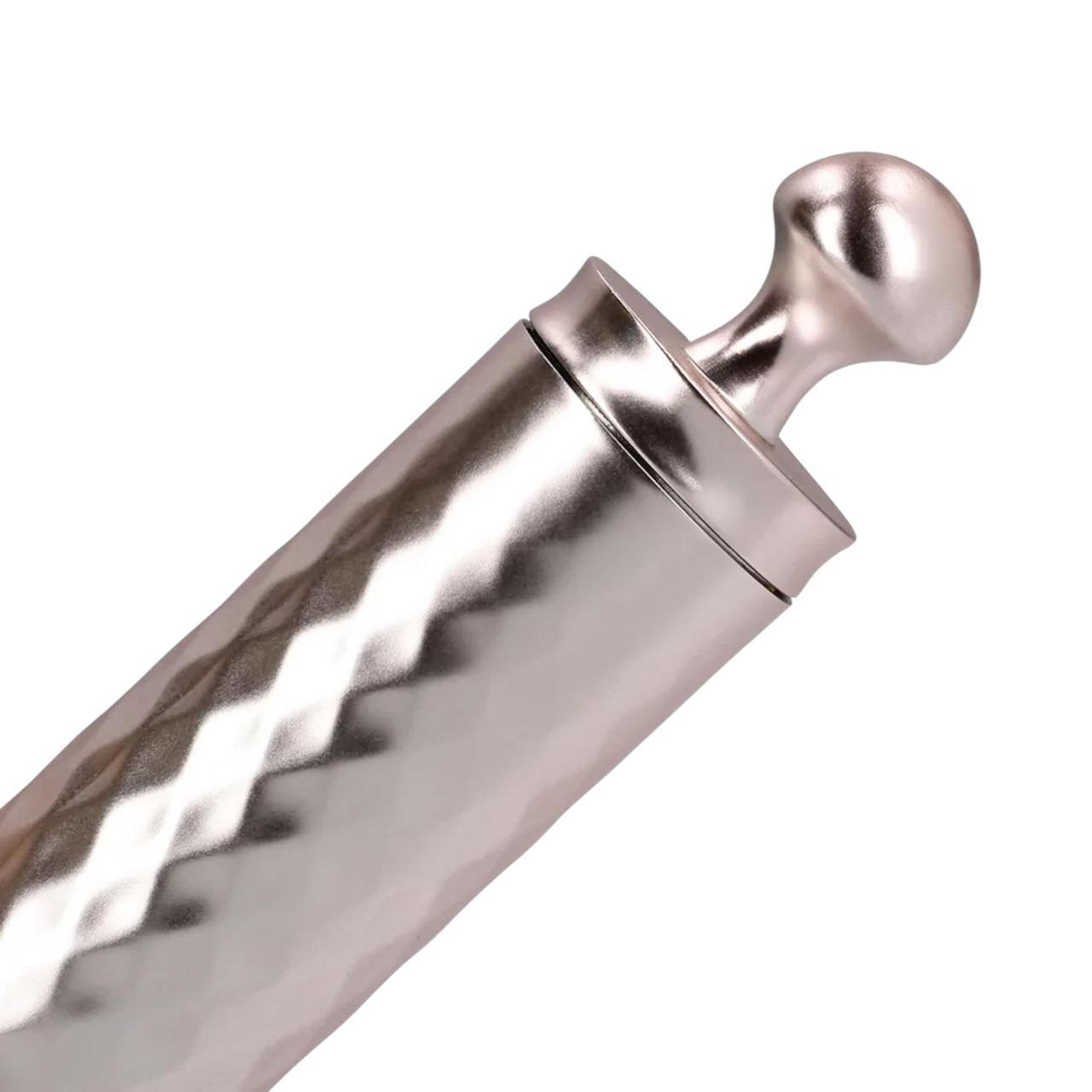 Elegancki mały masażer z wymiennymi końcówkami