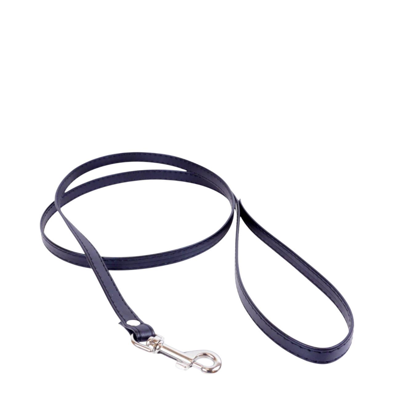 Smycz wykonana jest ze sztucznej skóry, miękkiej w dotyku.