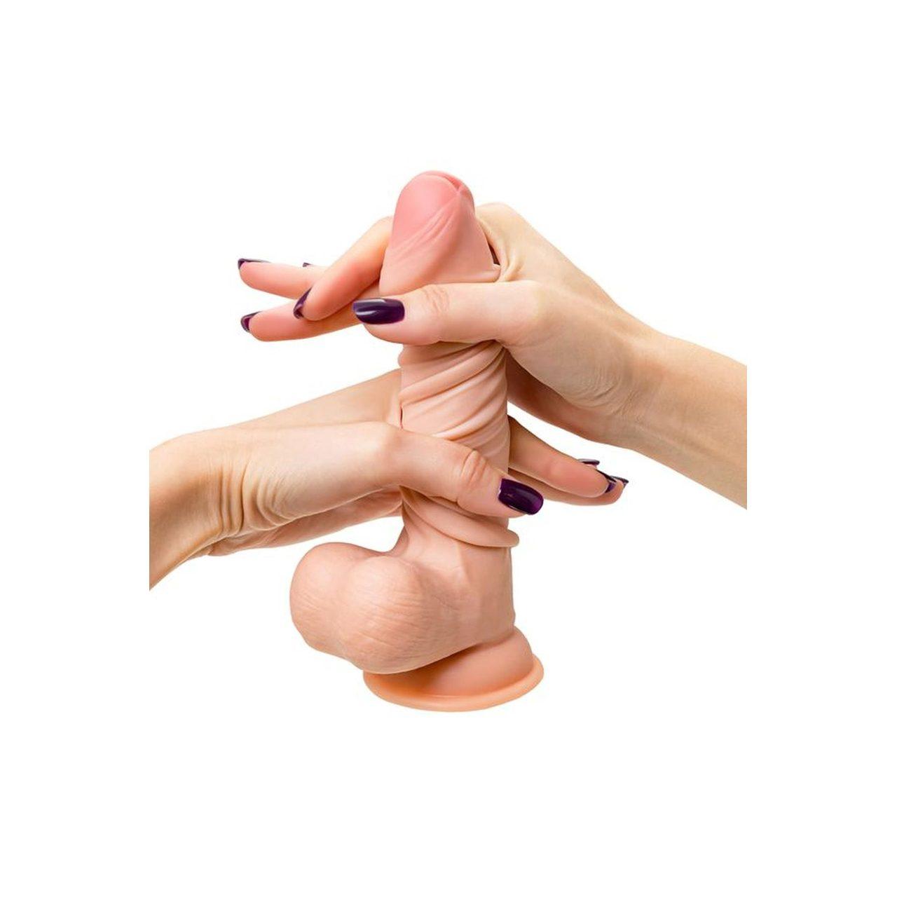 Realistyczne dildo cieliste 18,5 cm z przyssawką | Loris.pl