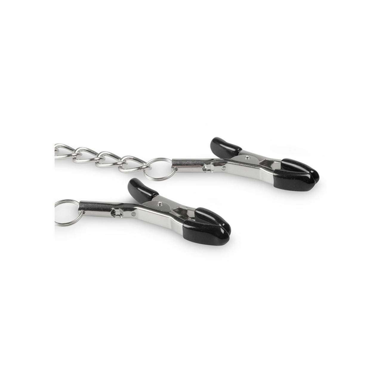 Srebrne zaciski do stymulacji sutków na metalowym łańcuszku