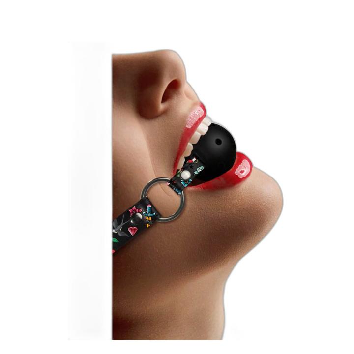 Oddychający knebel z kulką BDSM – skórzane paski i regulacja | Loris.pl