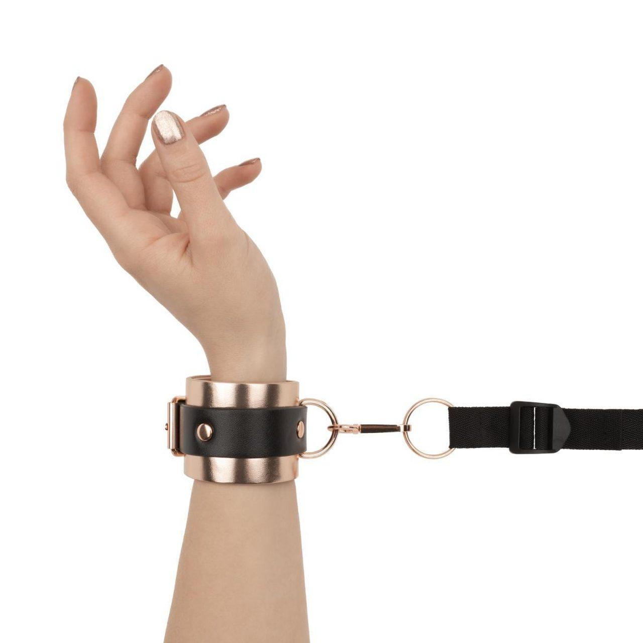 Zestaw pasów pod materac do bondage – czarne wyściełane mankiety | Loris.pl