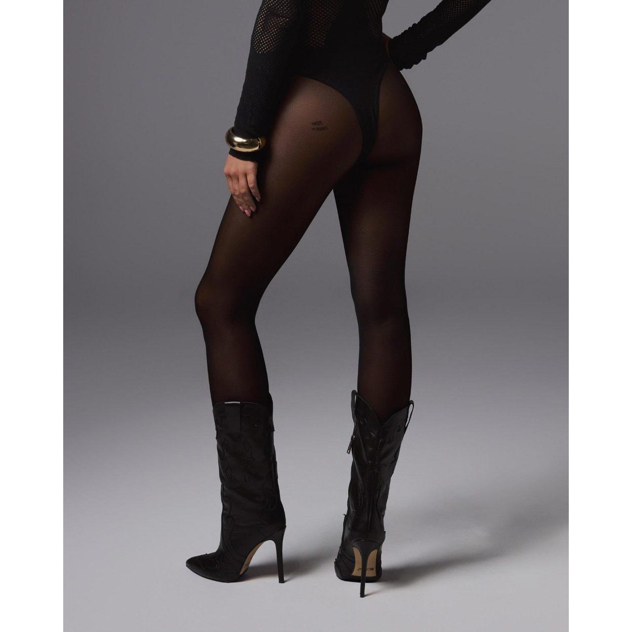 Półtransparentne rajstopy S/M z napisem na pośladku | Loris.pl