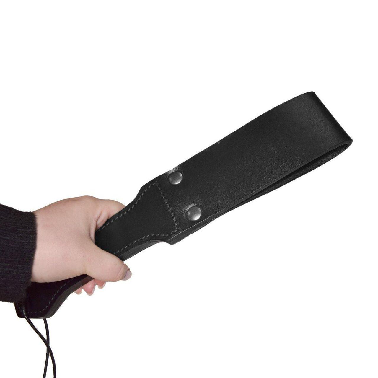 Mały skórzany klapek BDSM do impact play – precyzja i kontrola | Loris.pl