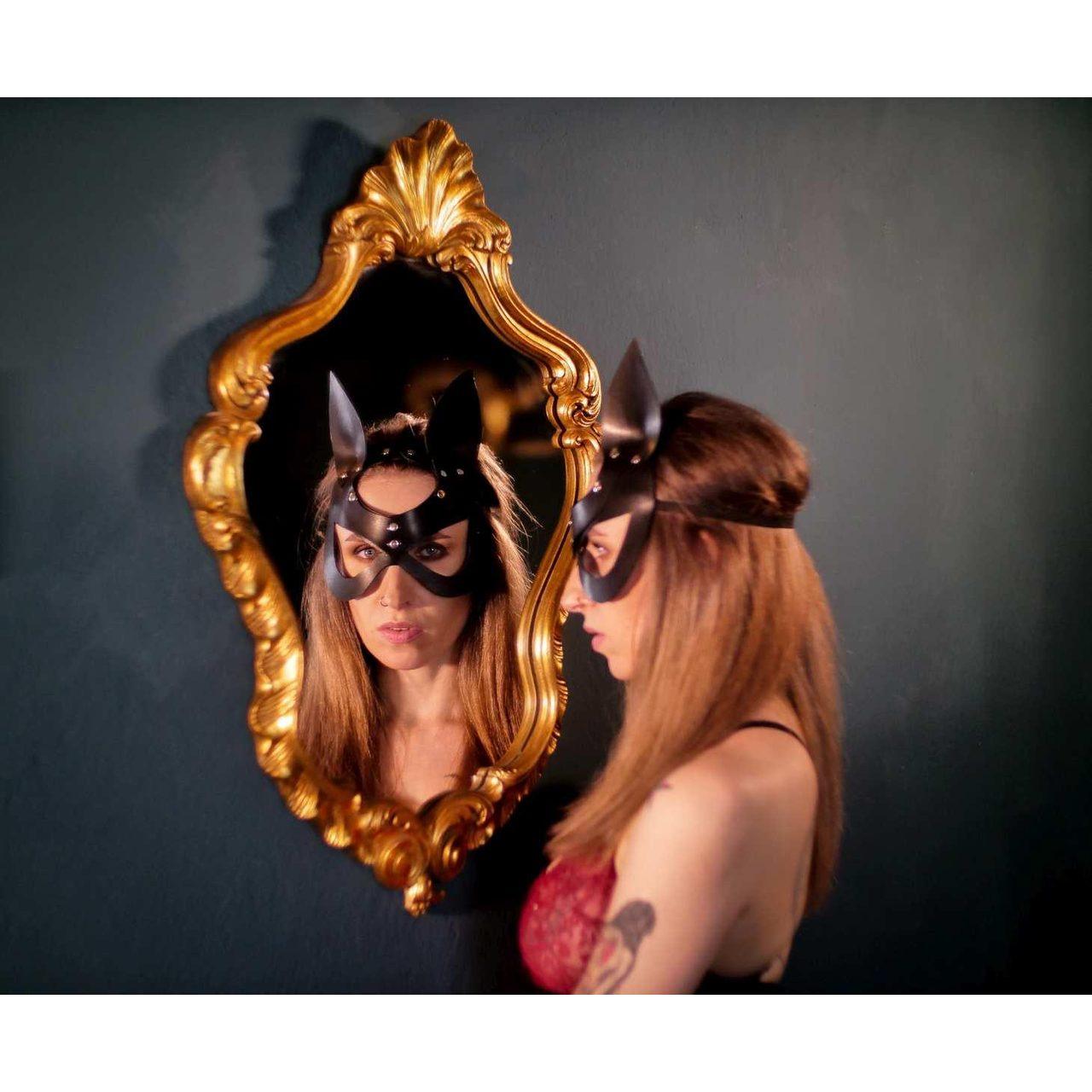 Maska BDSM z uszami i ćwiekami czarna | Loris.pl