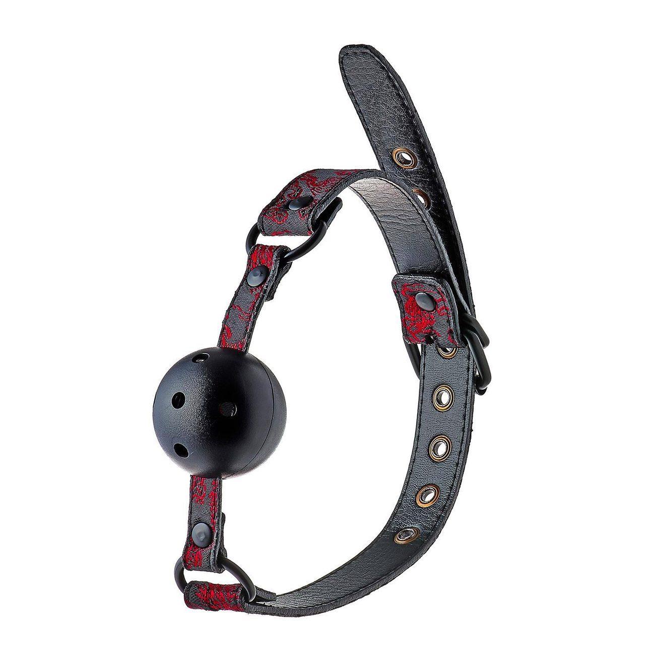 Oddychający knebel BDSM z regulowanym paskiem i klamrą | Loris.pl