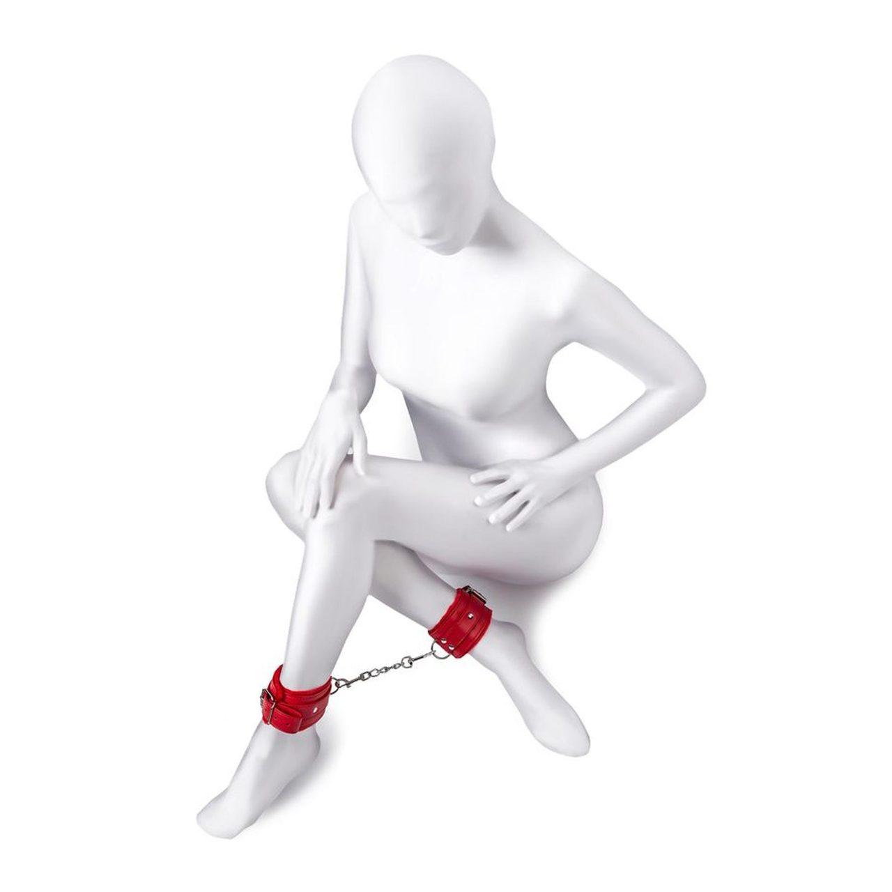 Skórzane kajdanki BDSM czerwone 27 cm – welur, poduszka, karabińczyki | Loris.pl