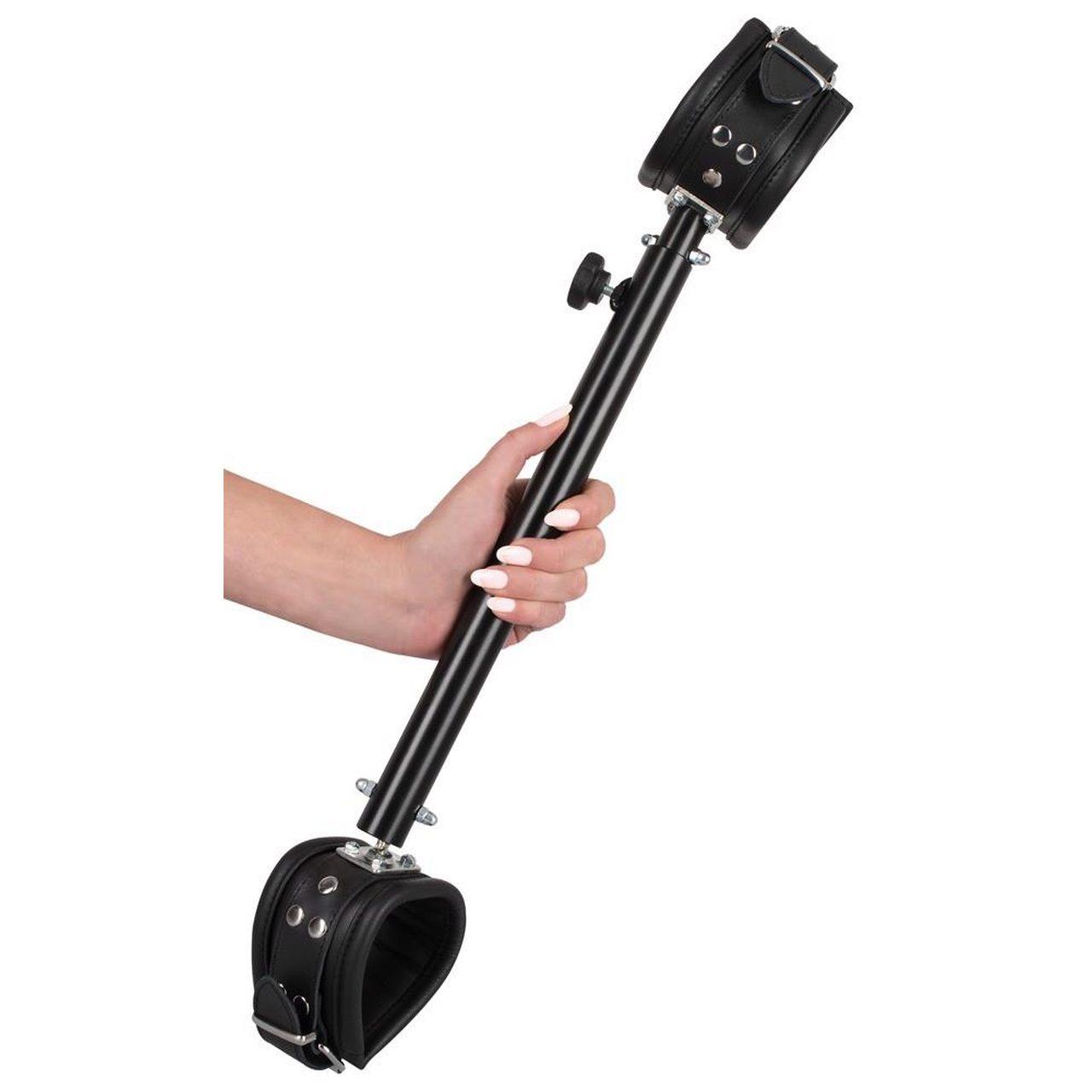 Skórzany drążek rozporowy do nóg 35–60 cm z wyściełanymi opaskami | Loris.pl