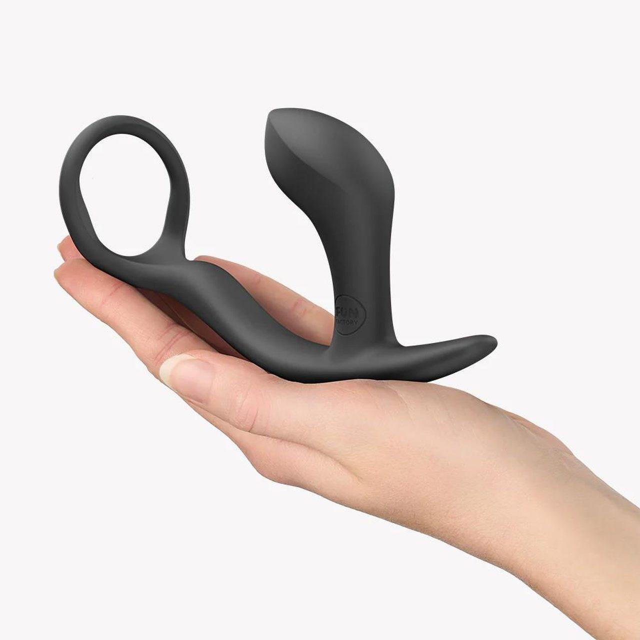 Pierścień erekcyjny z masażerem prostaty czarny | Loris.pl