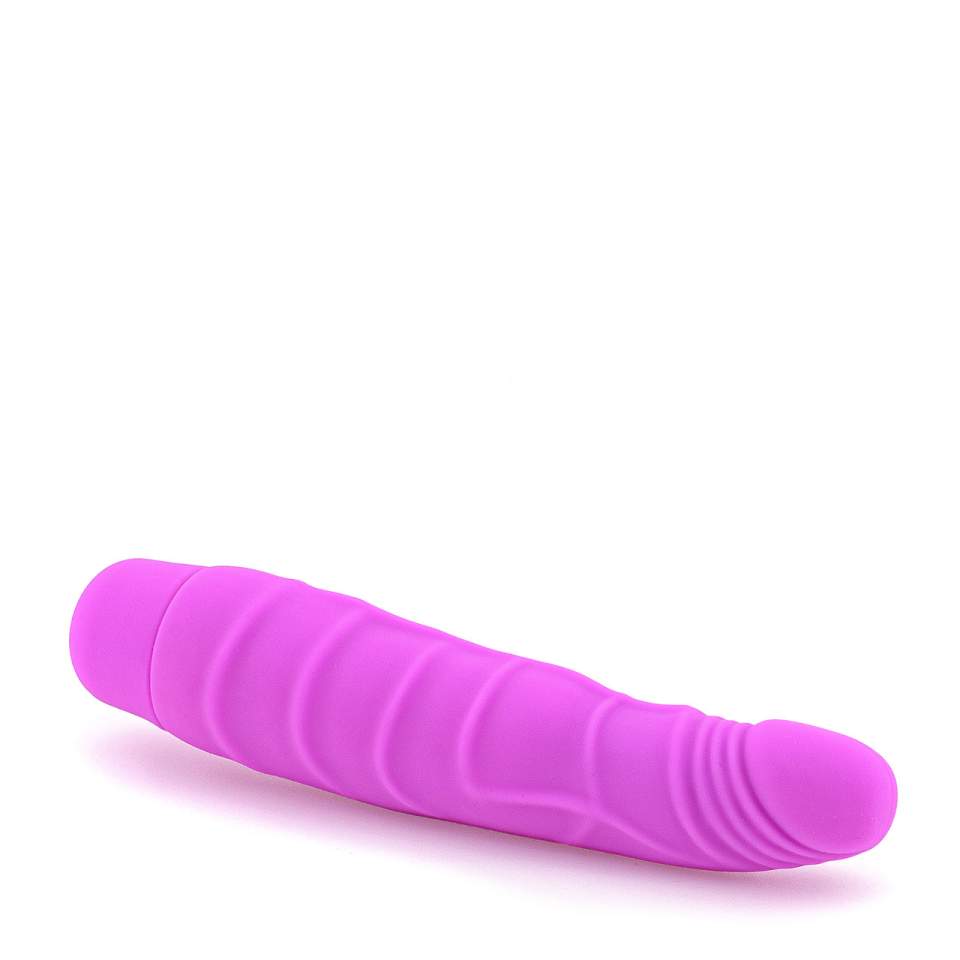 Mały żylasty wibrator w kolorze różowym