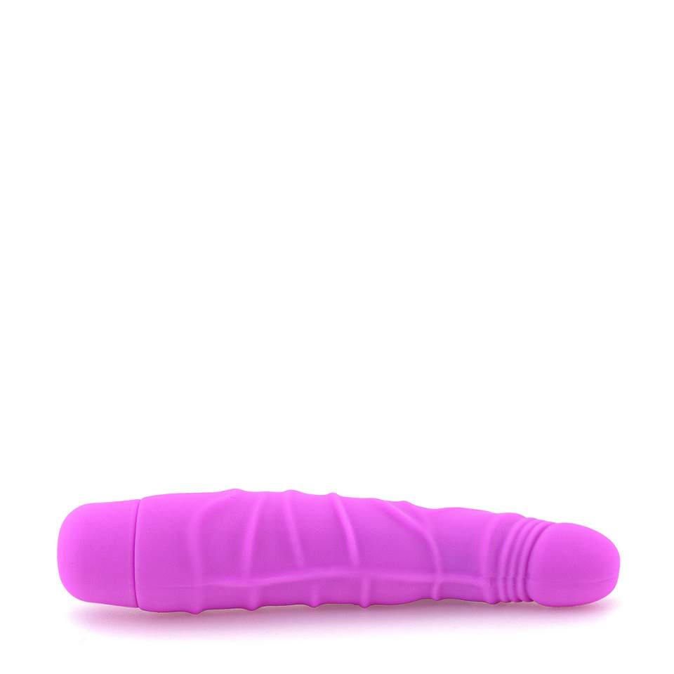 Mały żylasty wibrator w kolorze różowym