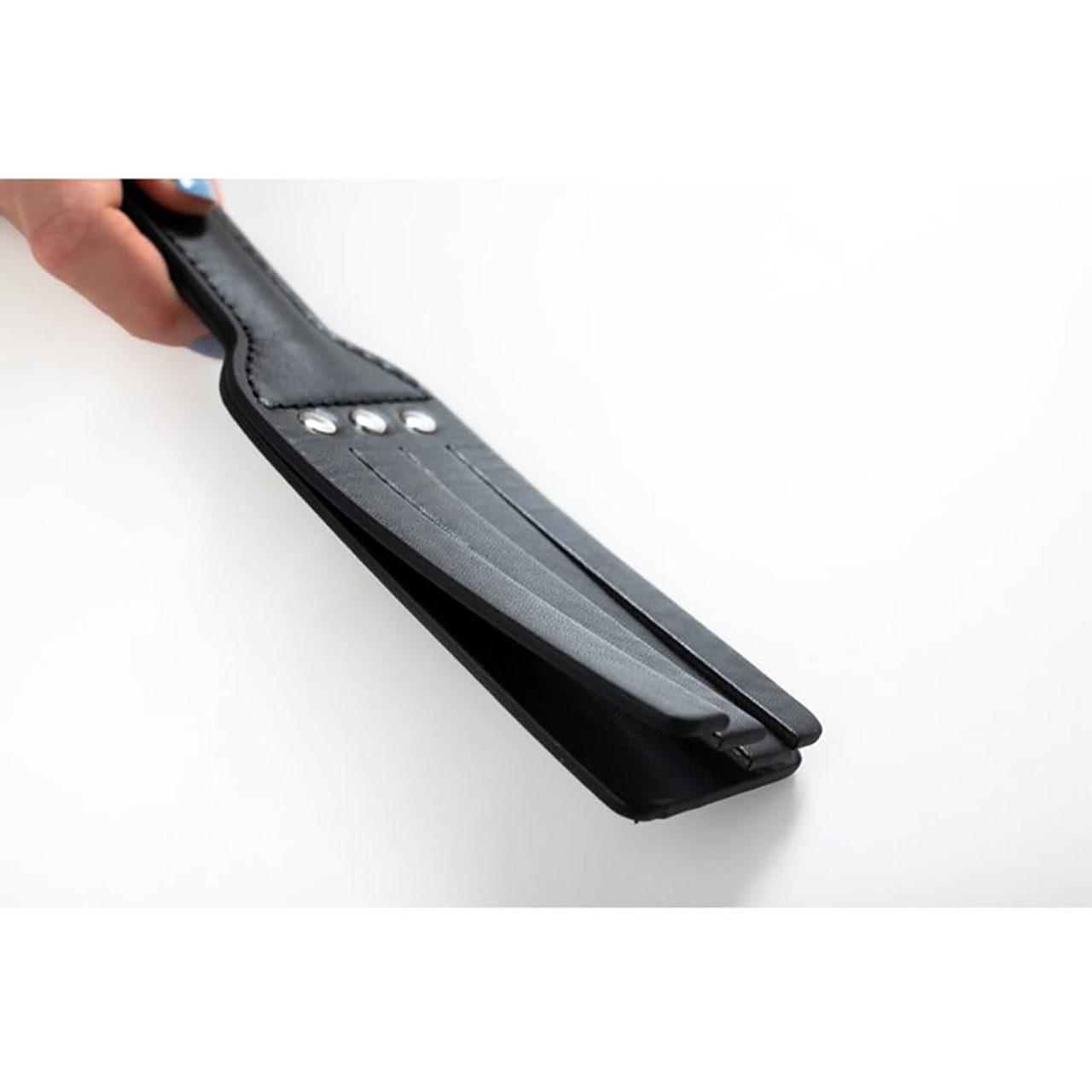 Mini packa BDSM z PU i metalem do klapsów | Loris.pl