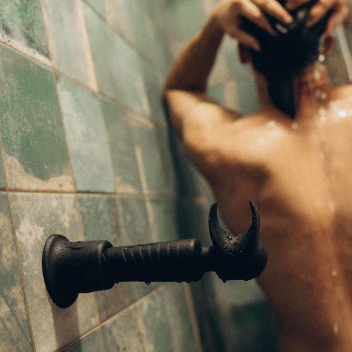 Szary masturbator wibracyjny IPX7 – ładowanie magnetyczne i tryb crescendo