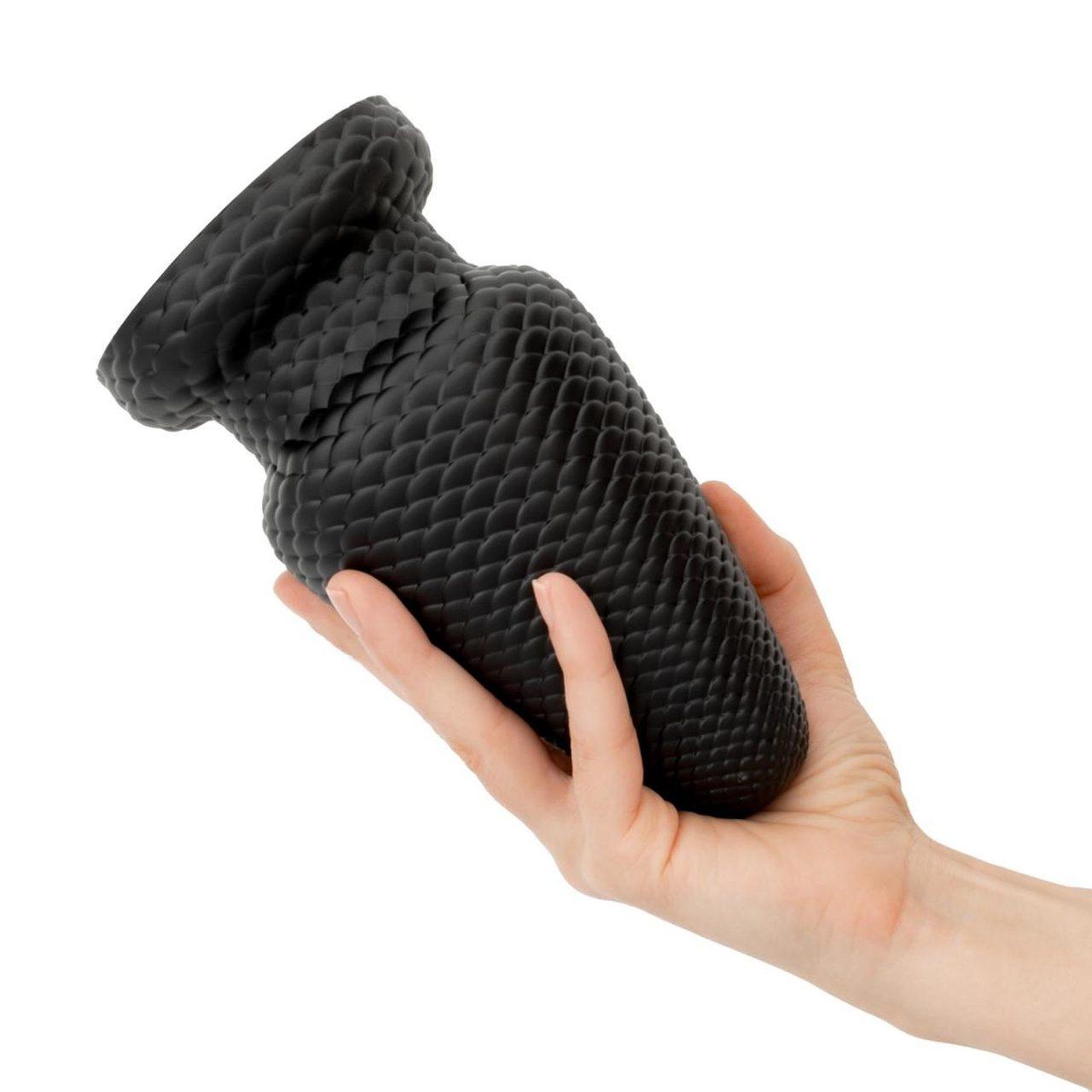 Duży korek analny 15,2 cm z teksturą łusek – plug dla zaawansowanych