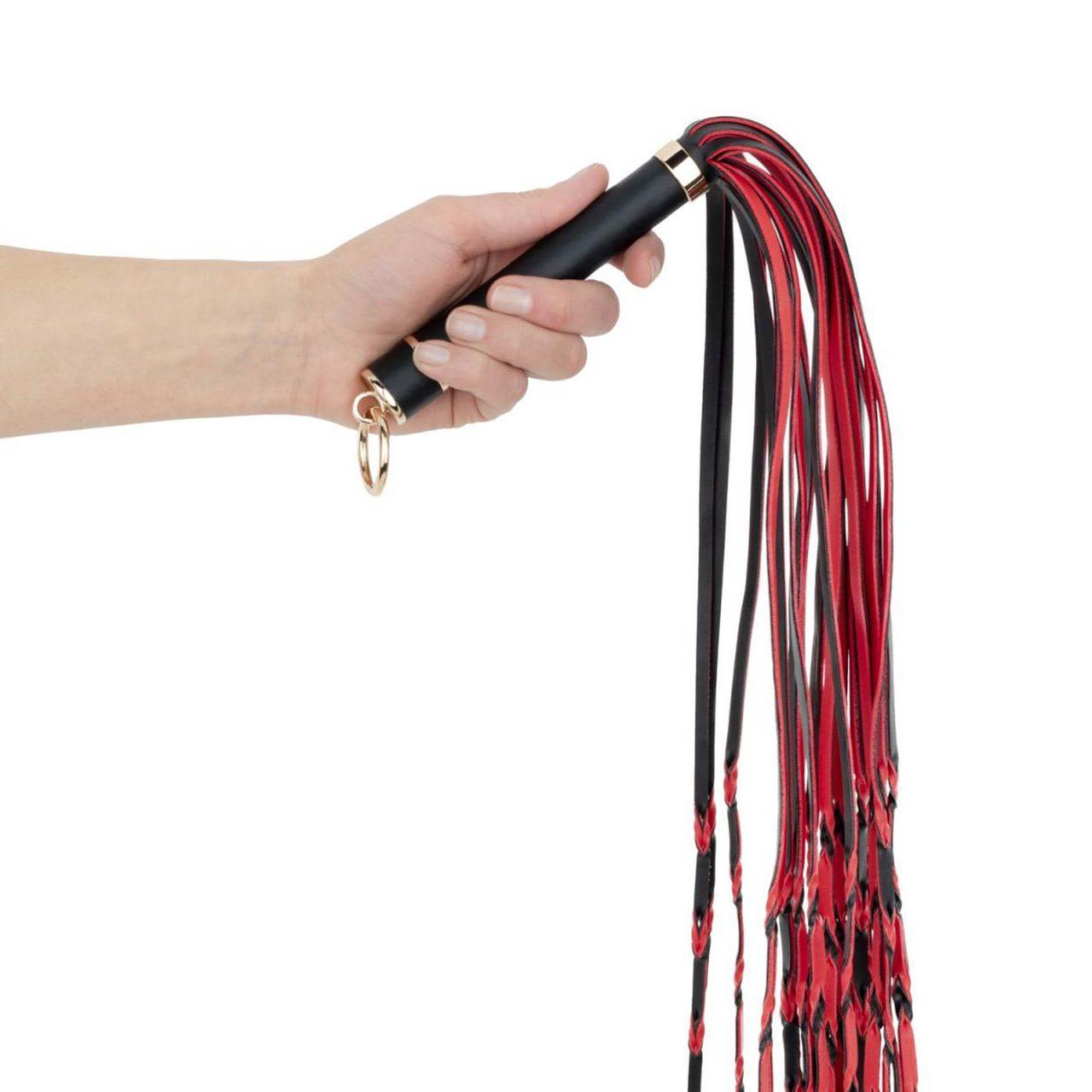 Czarno-czerwony flogger BDSM 64 cm z ekoskóry | Loris.pl