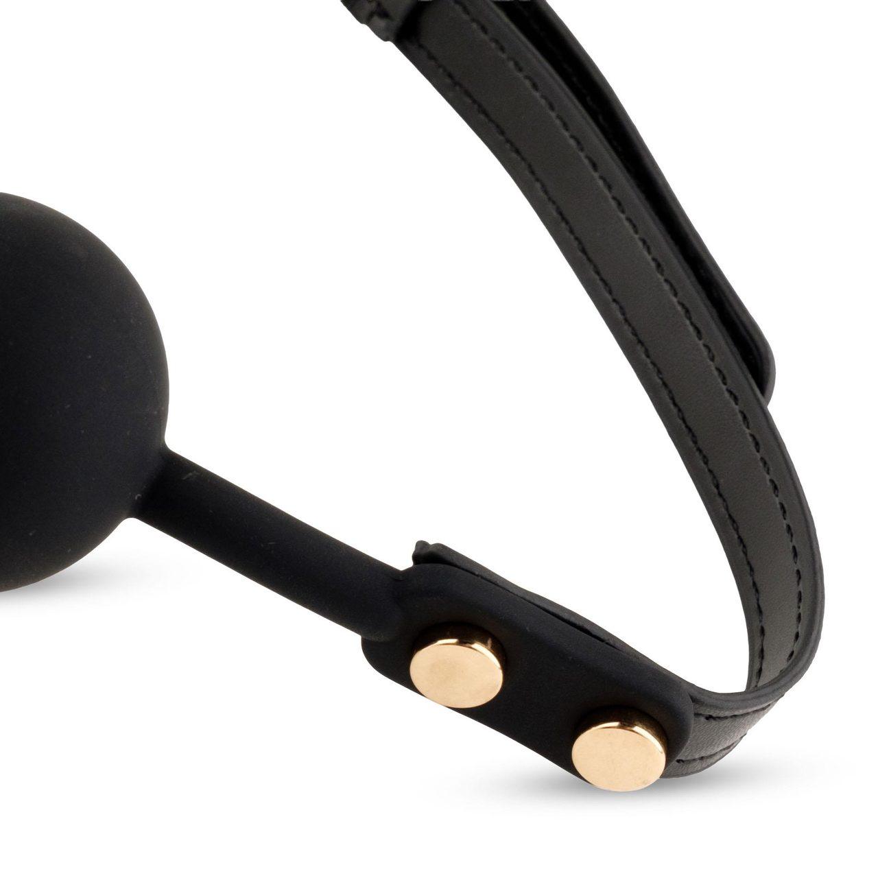 Czarny knebel BDSM z silikonową kulką 4 cm i regulowanym paskiem | Loris.pl