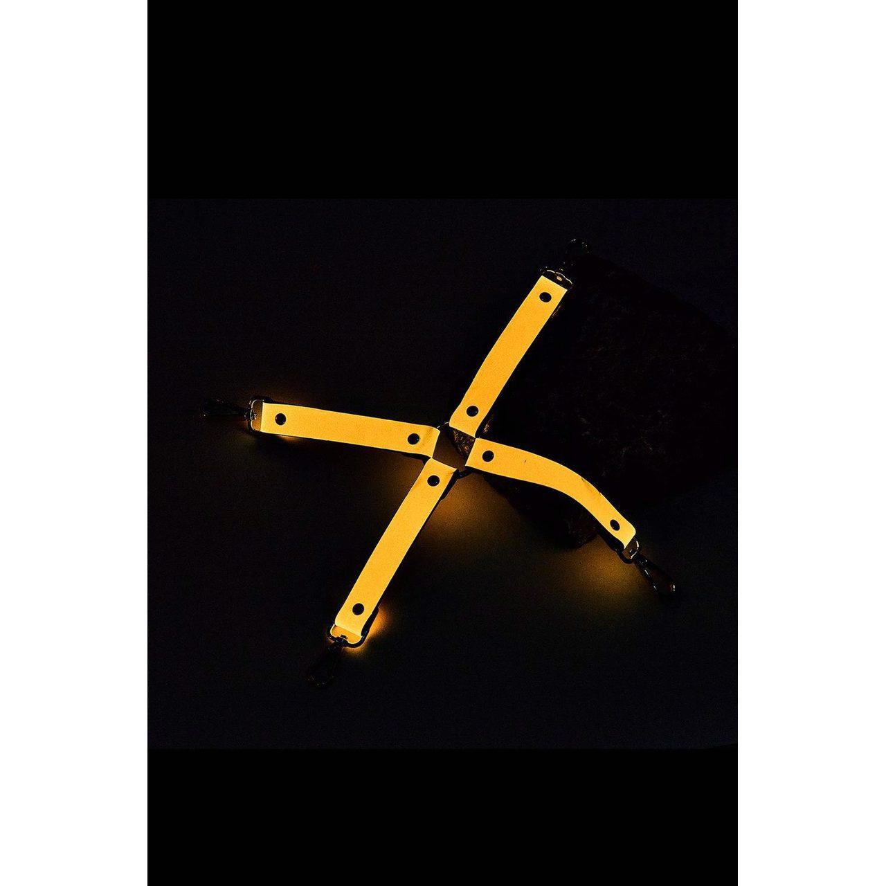 Hogtie świecące w ciemności z 4 karabińczykami – wiązanie BDSM | Loris.pl