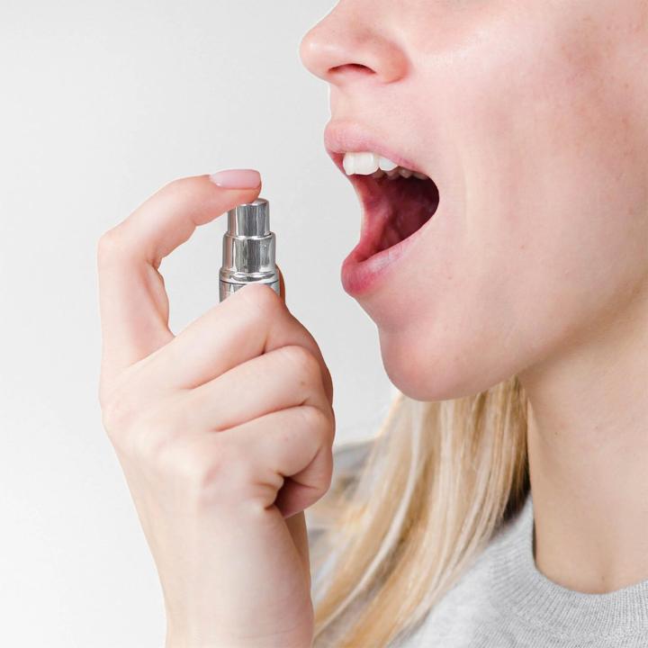 Miętowy spray do seksu oralnego 11 g - nawilżenie i świeży oddech