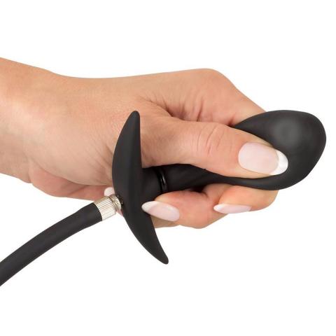 Pompowany plug analny z metalowym rdzeniem i pompką 8 cm