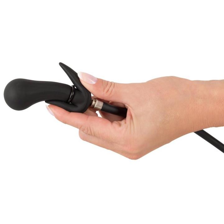 Pompowany plug analny z metalowym rdzeniem i pompką 8 cm