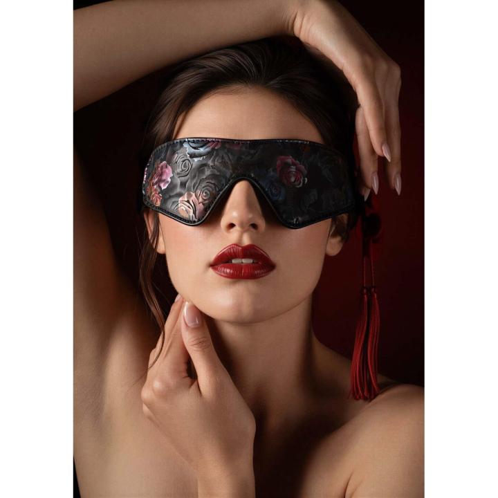 Satynowa opaska na oczy w kwiaty BDSM – miękka i wygodna
