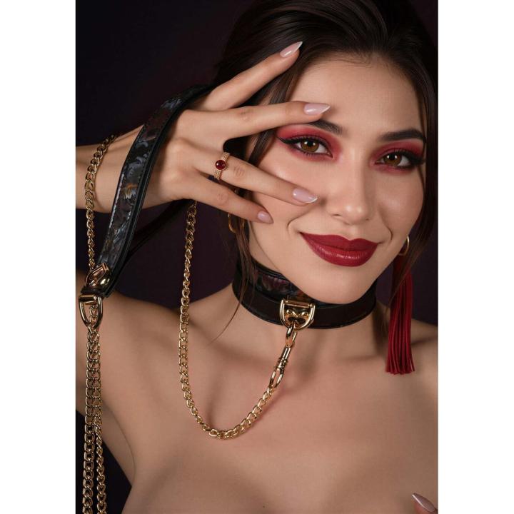 Obroża BDSM ze smyczą w kwiaty z wegańskiej skóry – miękka i regulowana