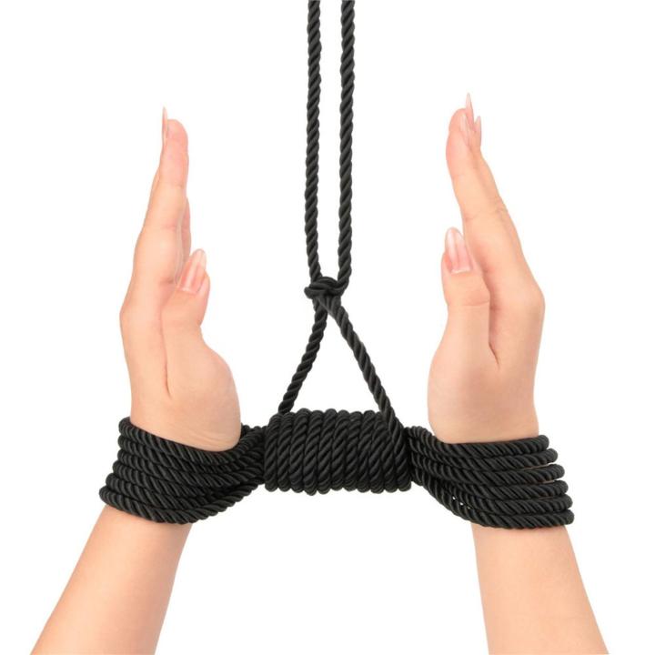 Czarna lina bondage 10 m 6 mm z jedwabistym wykończeniem