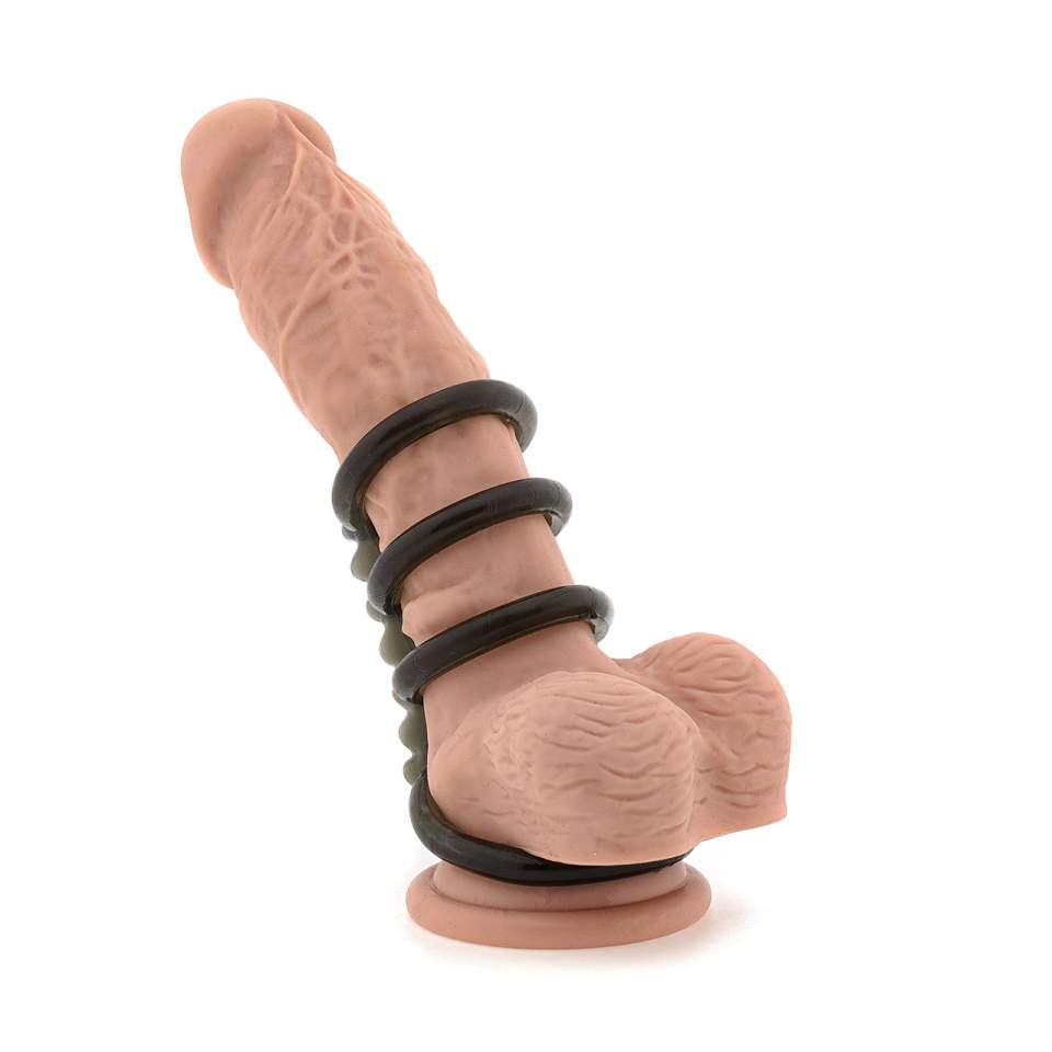 Czarna żelowa nakładka z czterema pierścieniami erekcyjnymi na penisa i jądra