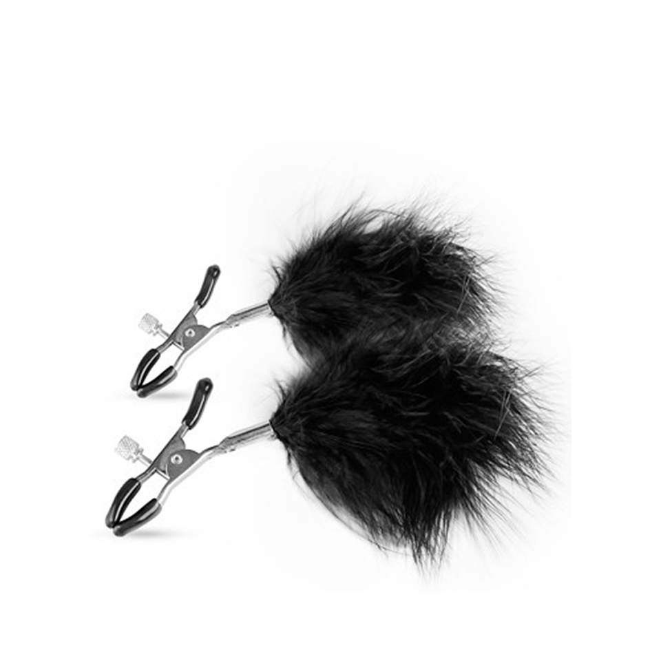 Metalowe regulowane zaciski na sutki z ozdobnym czarnym piórkiem