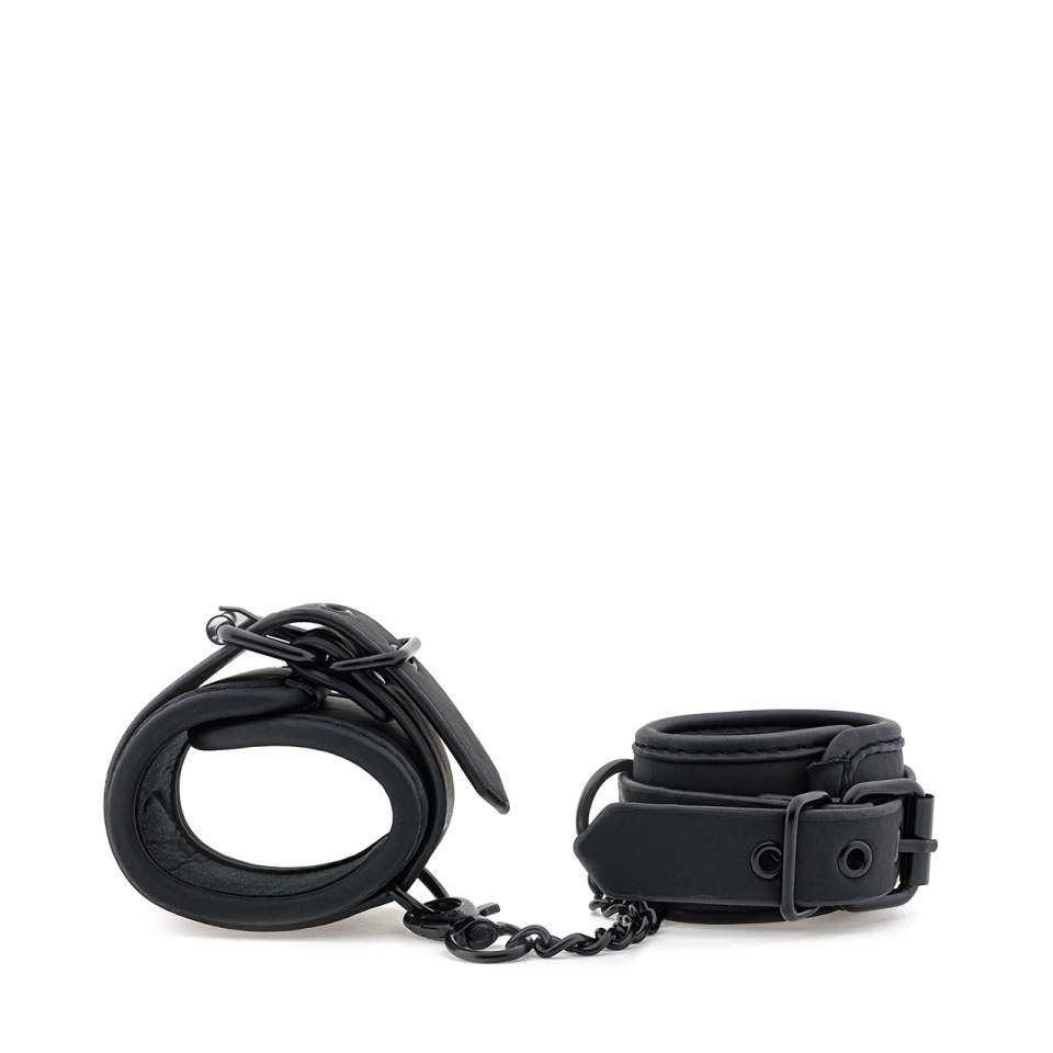 Czarne neoprenowe kajdanki z czarnym niklowanym łańcuchem