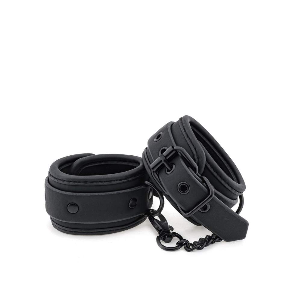Czarne regulowane kajdanki na nogi dla niej i dla niego 