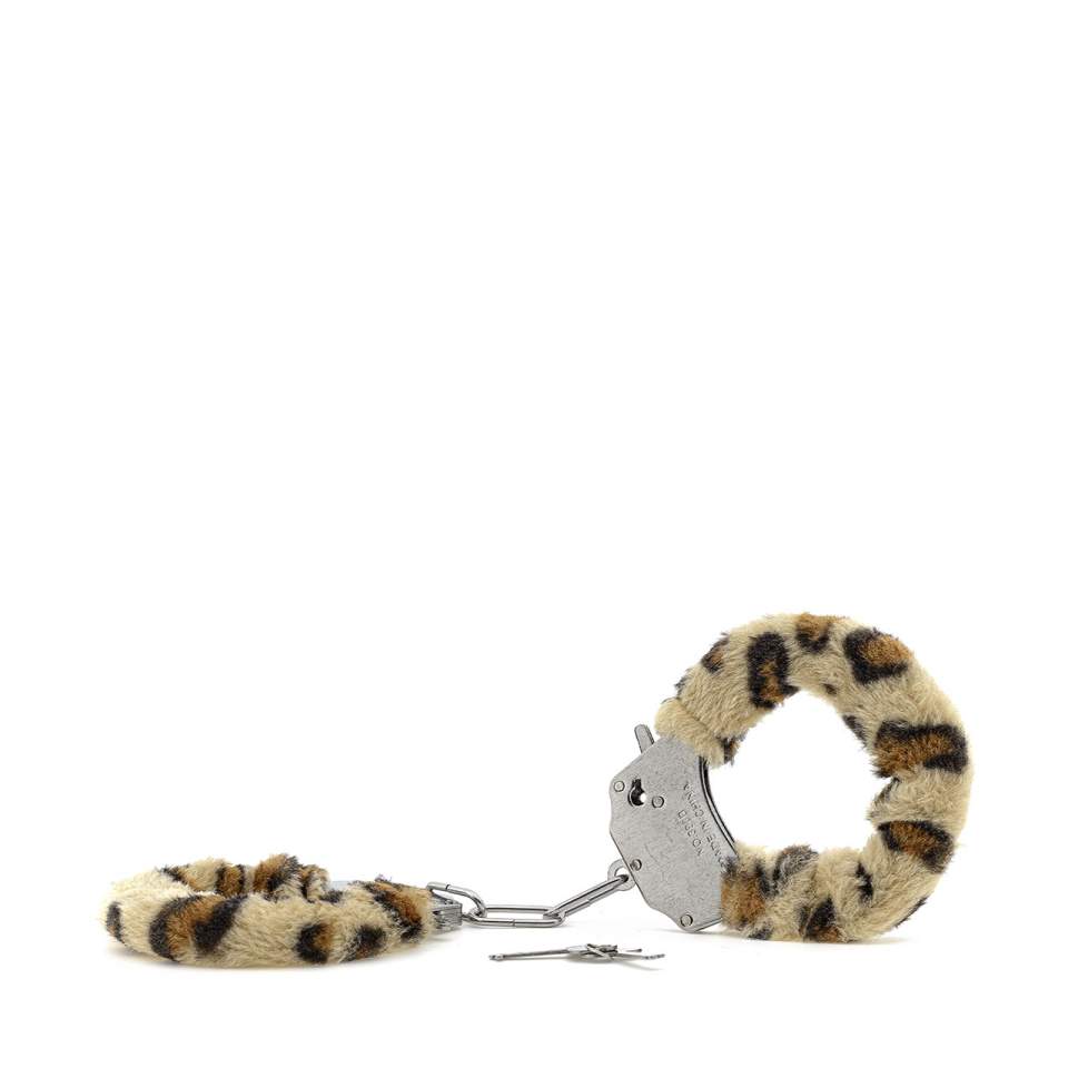 Metalowe kajdanki z futerkiem w lamparcie cętki – zamykane na kluczyk