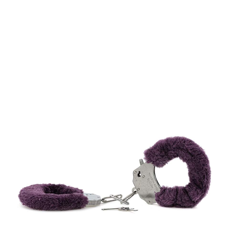 Fioletowe metalowe kajdanki z futerkiem zamykane na kluczyk