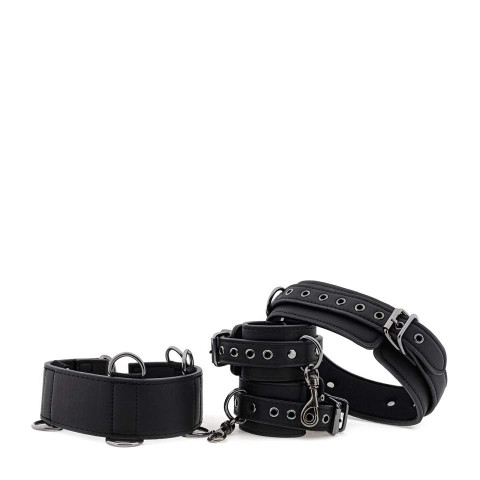 Czarne skórzane kajdanki z obrożą oraz uprzeżą do krępowania w różnych konfiguracjach