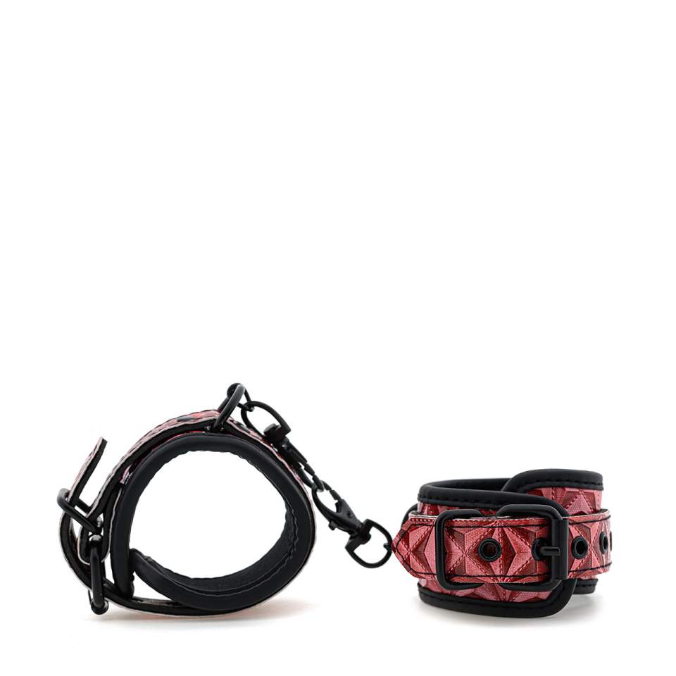 Różowe erotyczne kajdanki ze sztucznej skóry zakładane na kostki