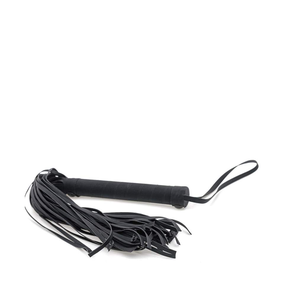 Czarny mały pejcz z pasami i wygodnym uchwytem