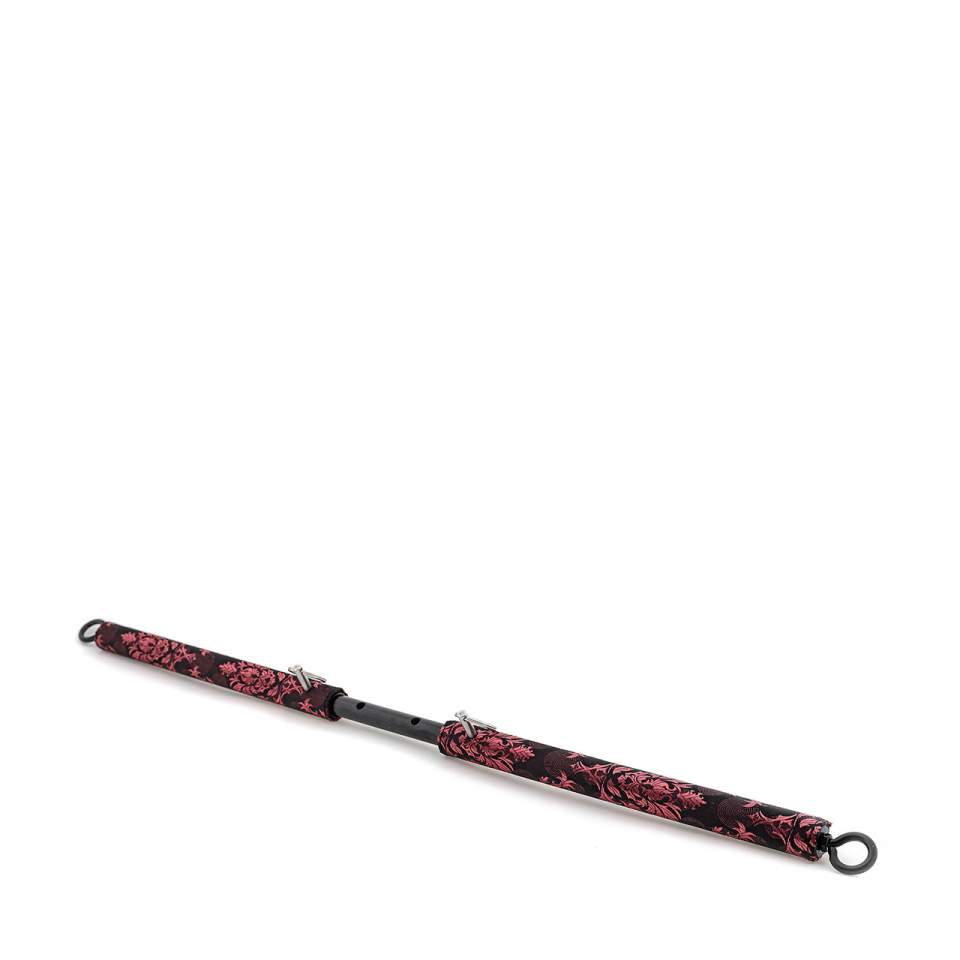 Ciężka metalowa rozpórka BDSM pokryta czarno-bordową tkaniną